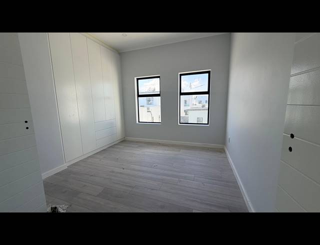 5 BEDROOM HOUSE FOR SALE IN SANDOWN